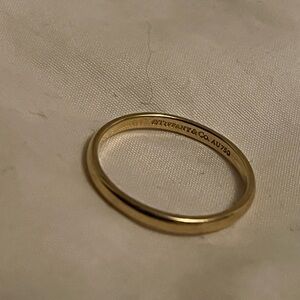 Tiffany & Co. Classic AU 750 18 Kt Gold Band size 8